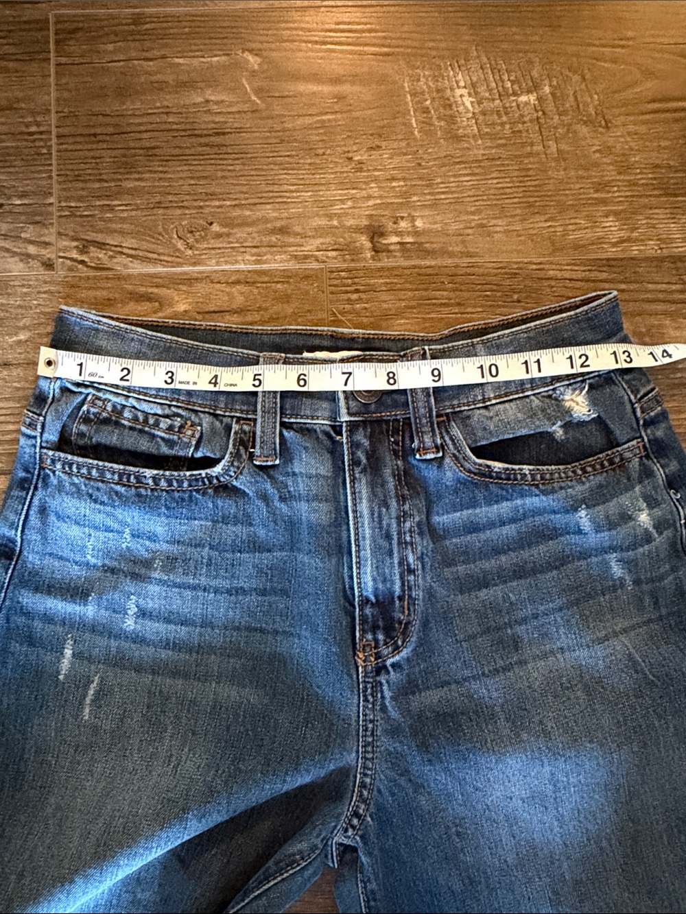 SO Women's Blue Distressed Mom Jeans Size 25 - Picture 4 of 7